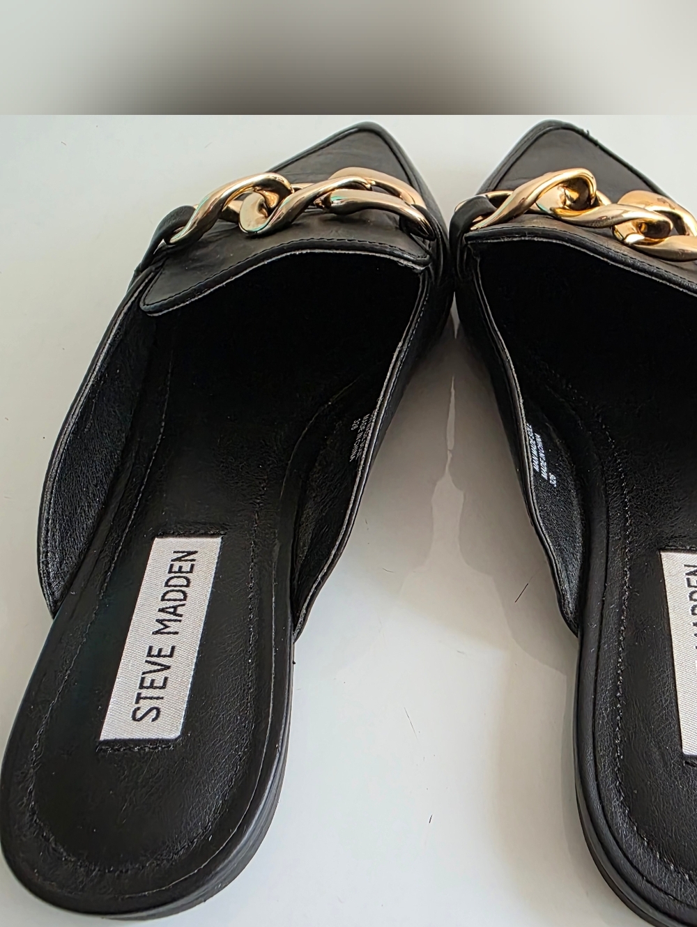 Steve Madden Black Leather Mule with Gold Chain Accent. - Picture 3 of 8